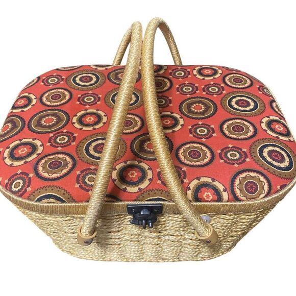 Vintage Sewing Basket With Lid & Handle Woven Straw & Fabric Retro Pattern Inclu - Picture 8 of 8